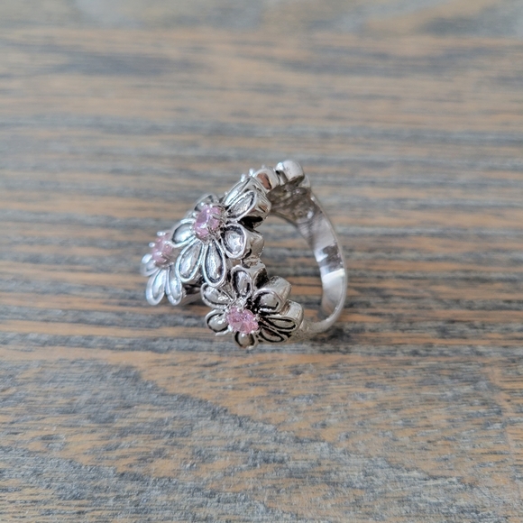 Silver Flower Ring - Picture 2 of 2